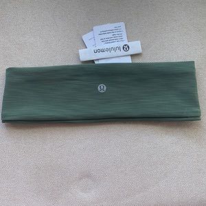 NWT lululemon headband